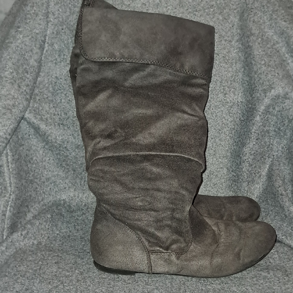Kohl's Gray Winter Boots Suede Slouchy Style